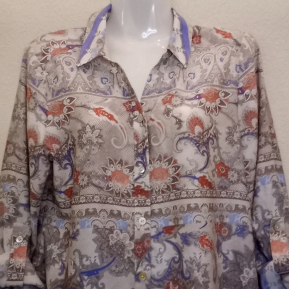 Chico's Venetian Murals Roll Tab Sleeved Blouse - Picture 4 of 14